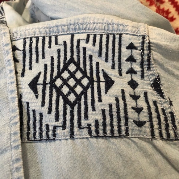 TORRID Embroidered Chambray Shirt Size 3X - Picture 7 of 8